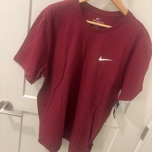 NWT Nike Men Maroon Burgundy Red Tee Shirt XL